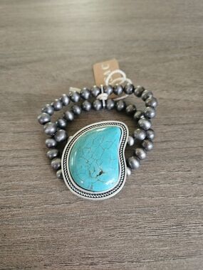 Western Turquoise Teardrop Beaded Bracelet with Silver Accents-NWT